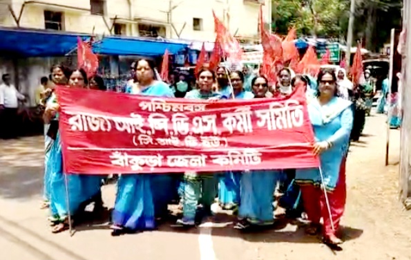 আগামী পাঁচ দিনের মধ্যে ‘বকেয়া বিল’ না পেলে ২০ মে থেকে সেন্টার বন্ধ রাখবেন বলেও হুঁশিয়ারী দিয়েছেন।