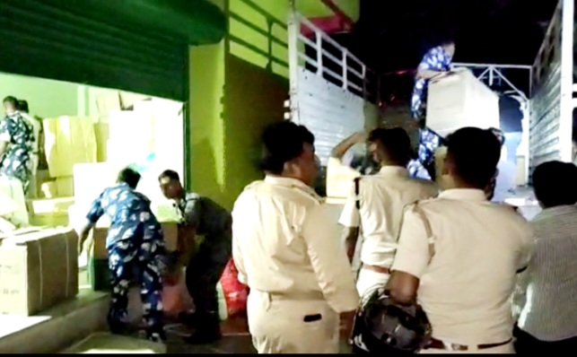 বেআইনিভাবে বাজির ব্যাবসায় গ্রেফতার এক