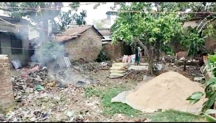বারাসাতে ১৫ নং ওয়ার্ডে স্বামী সাজিয়ে জমি দখলের অভিযোগ।