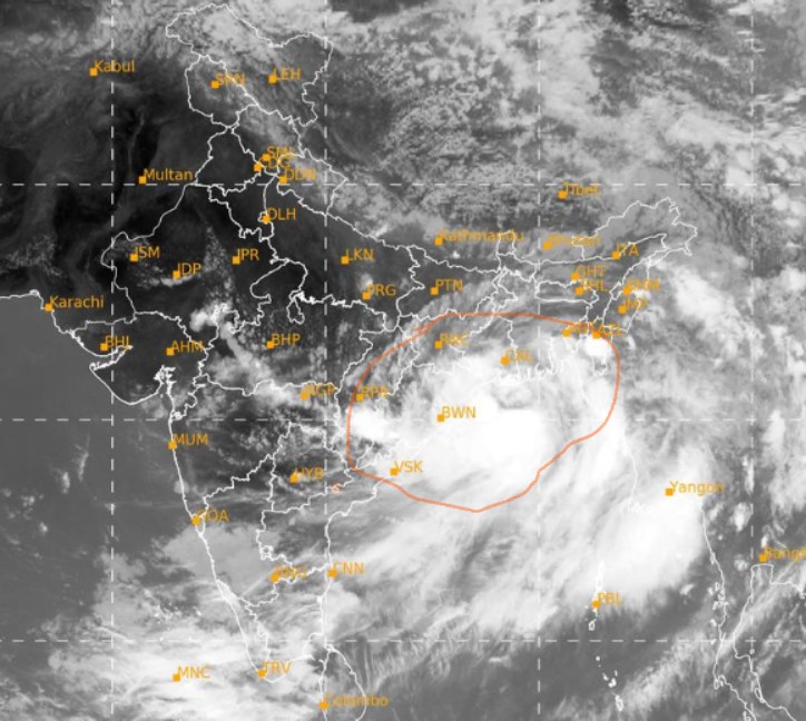 খুব ধীর গতিতে সরছে ঘূর্ণিঝড় (Cyclone)‘রেমাল’(Remal),